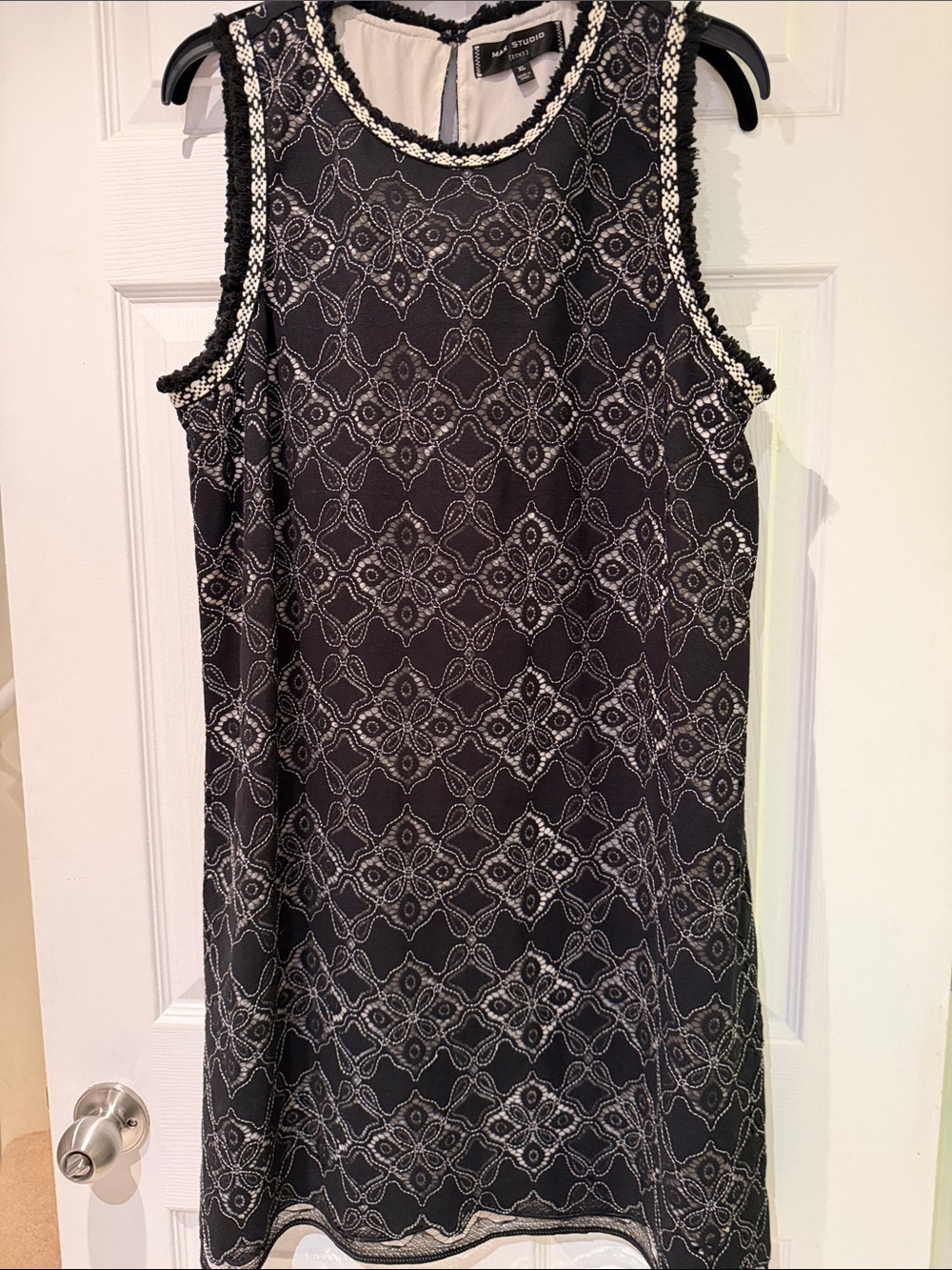 Max Studio Black and White Embroidered Sleeveless Shift Dress